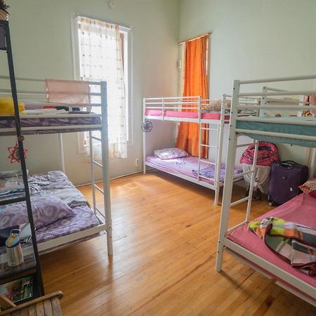 Lotus Garden Hostel İzmir Ngoại thất bức ảnh