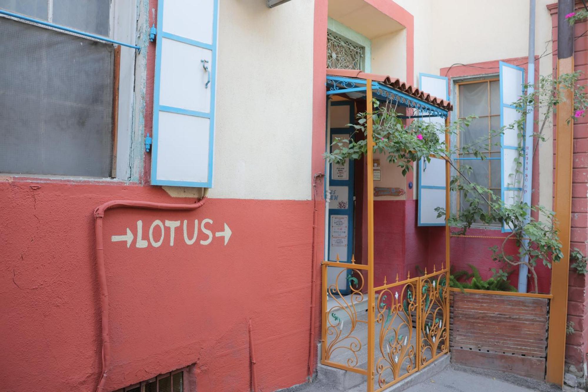 Lotus Garden Hostel İzmir Ngoại thất bức ảnh