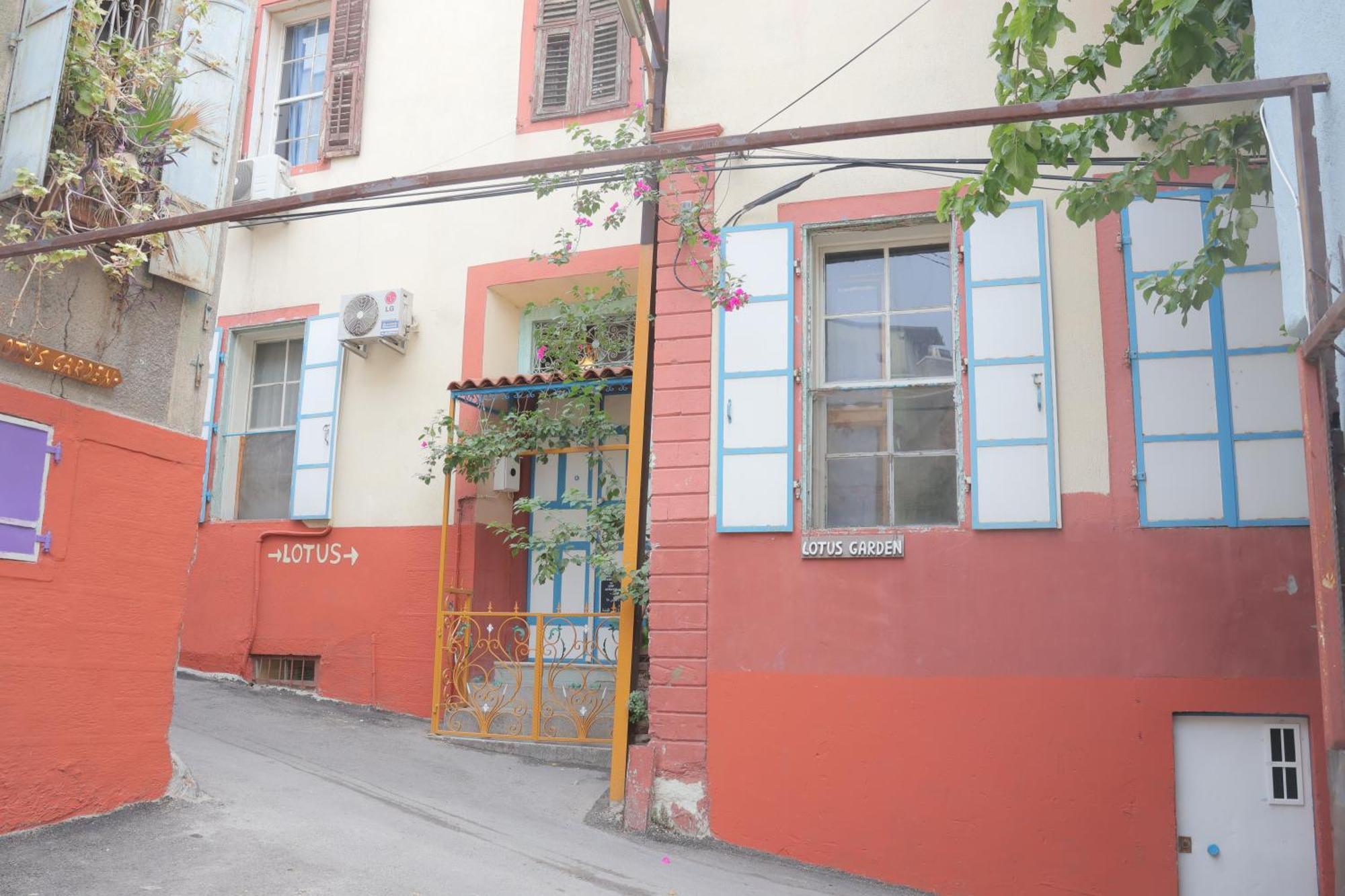 Lotus Garden Hostel İzmir Ngoại thất bức ảnh