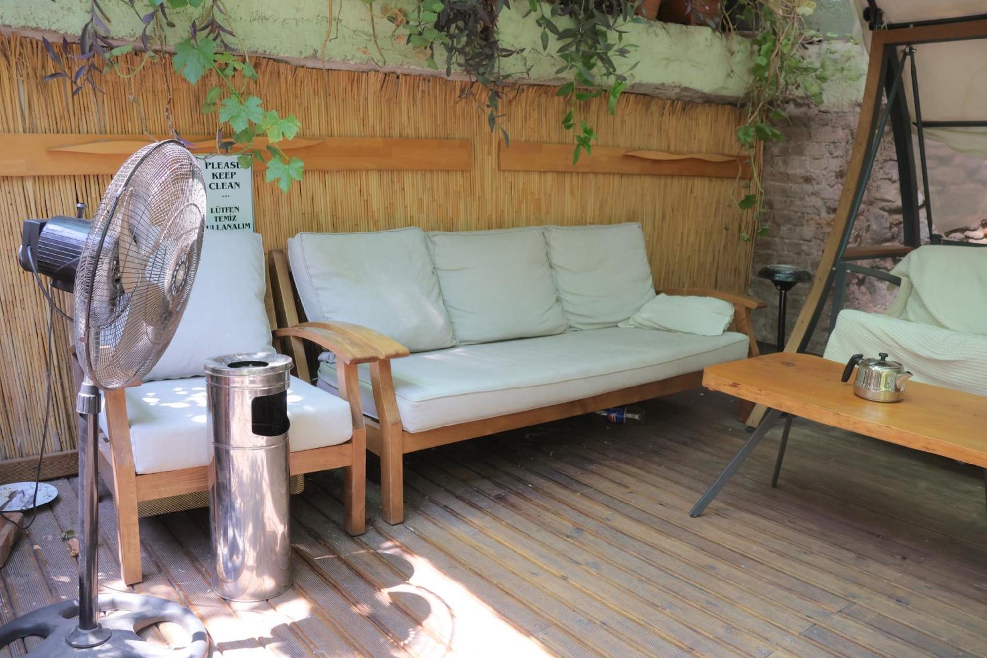 Lotus Garden Hostel İzmir Ngoại thất bức ảnh