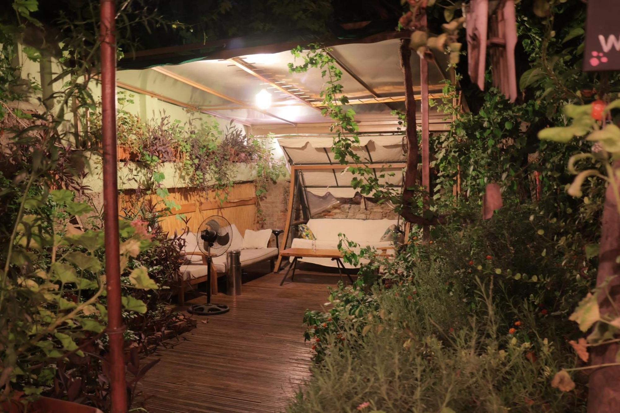 Lotus Garden Hostel İzmir Ngoại thất bức ảnh