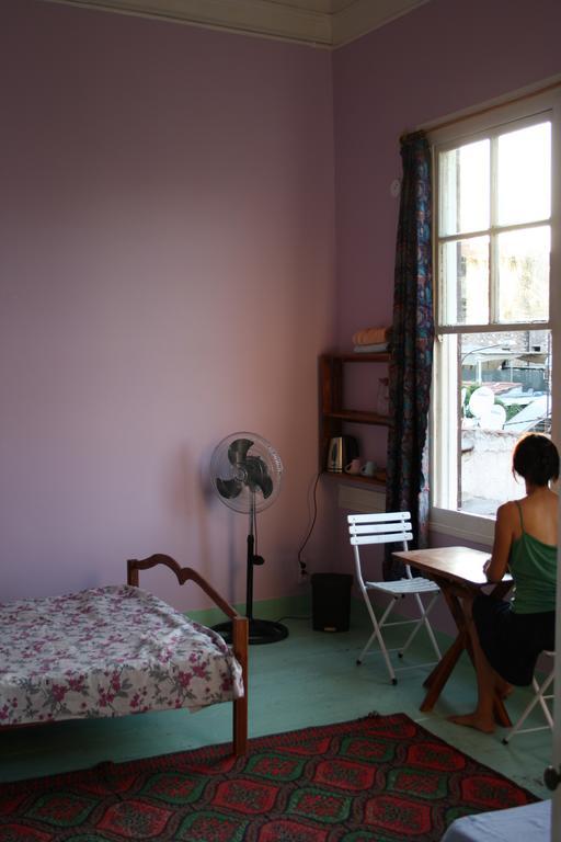 Lotus Garden Hostel İzmir Ngoại thất bức ảnh