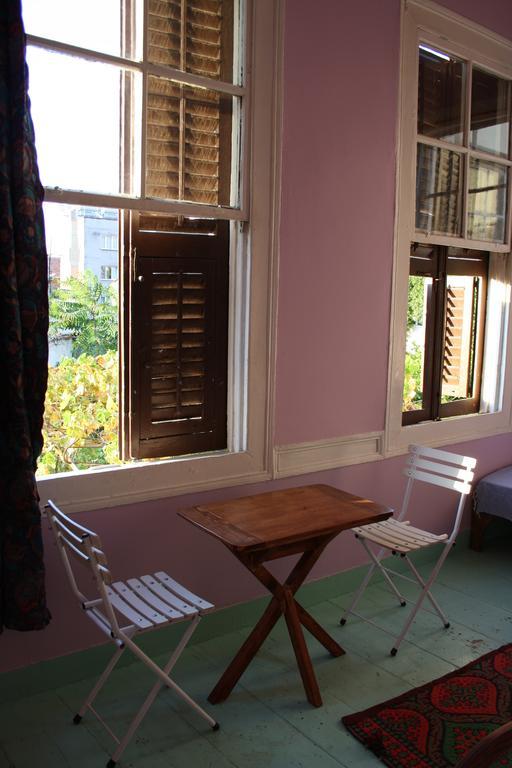 Lotus Garden Hostel İzmir Ngoại thất bức ảnh